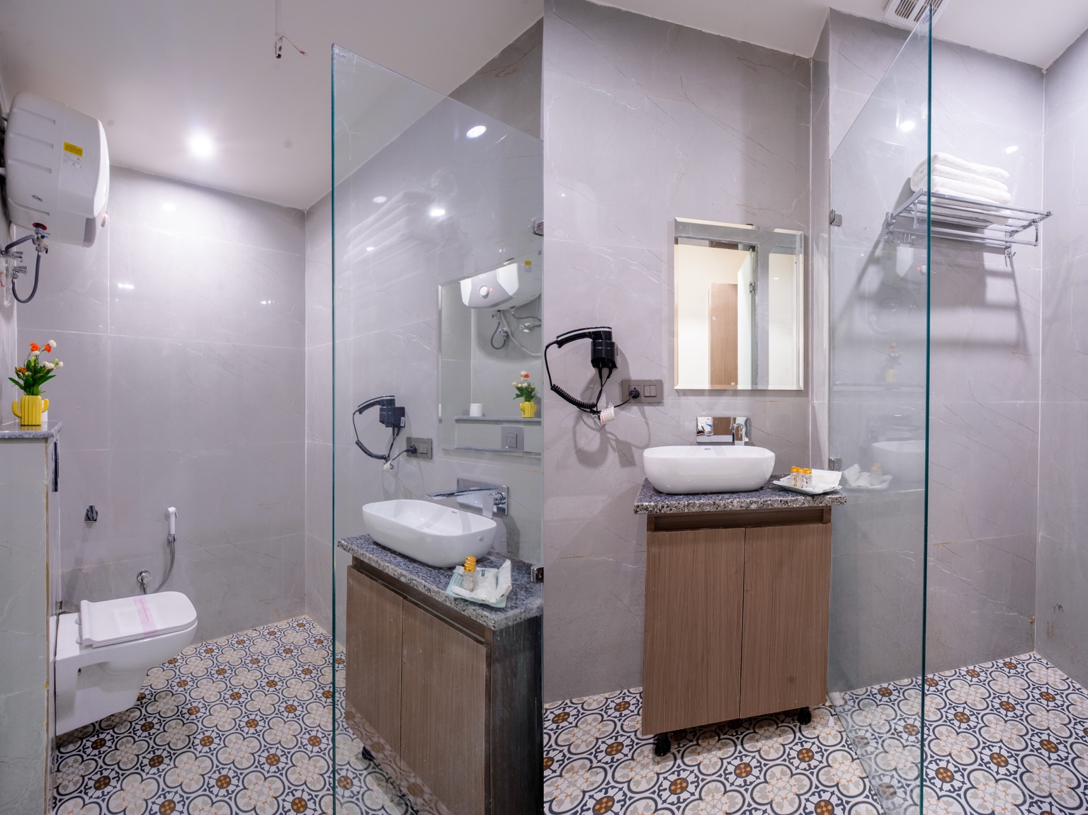 Deluxe Room Bathroom